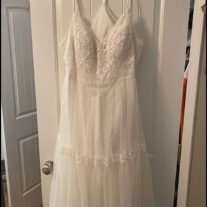 Brand new size 18w wedding dress! Never been worn, still in bag with tags.